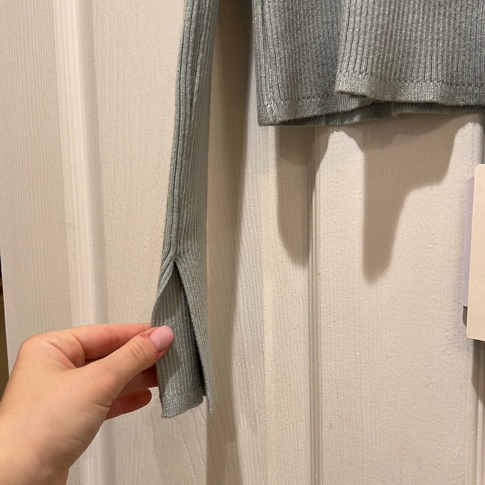 Commense Light Gray Ribbed Cold Shoulder Top - Picture 2 of 2